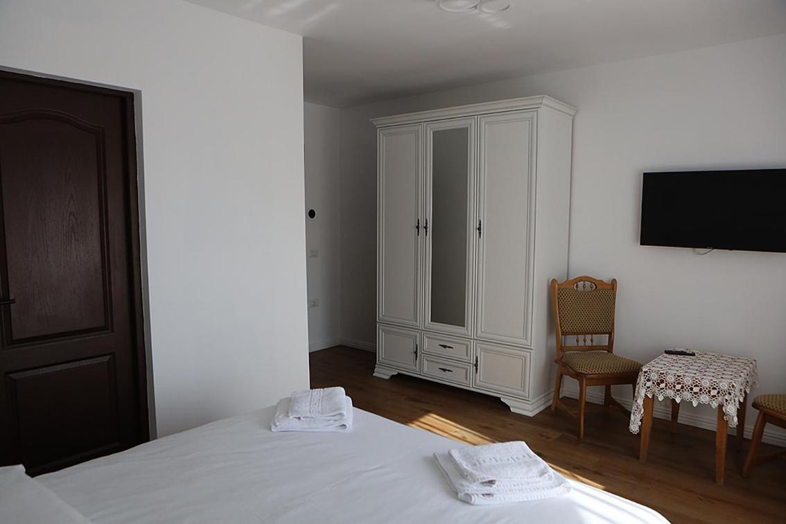 Casa Carmen Hotel Poienile Izei Buitenkant foto